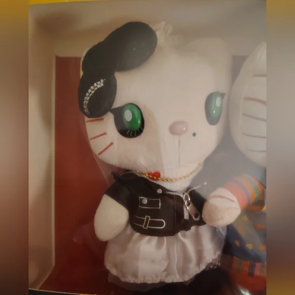 JAPAN EXCLUSIVE & COLLECTOR'S ITEM - Hello Kitty x Chucky 9 Inch Plushie Set - Picture 7 of 14